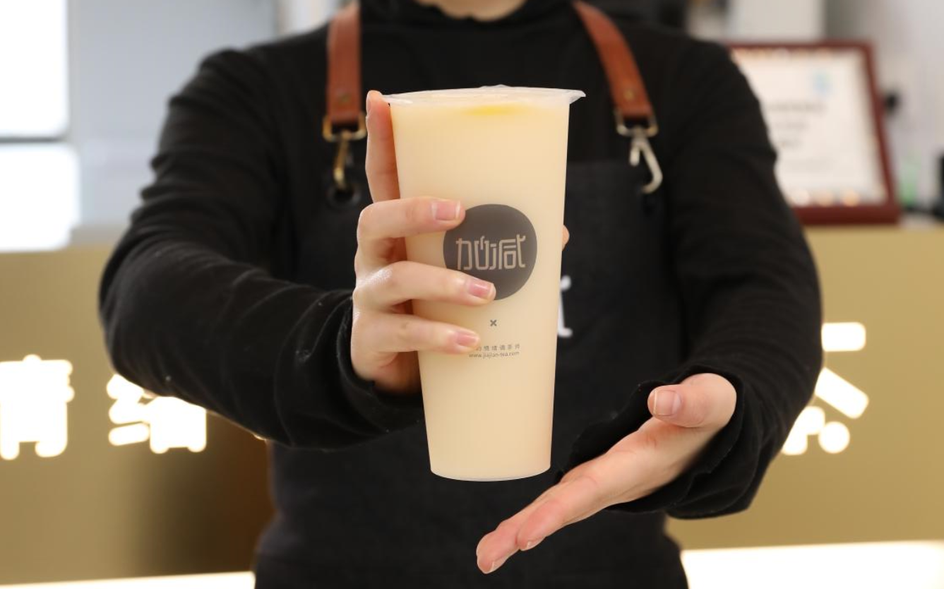 EVO真人茶饮：为何奶茶行业都热衷于开校园店
